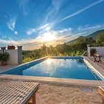 Dom wakacyjny 3 Bedroom In Blizina Gornja *