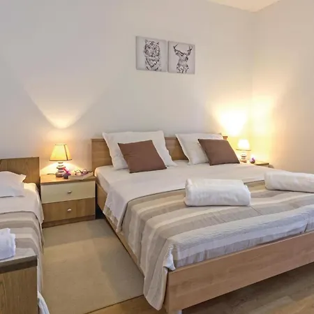 Dom wakacyjny 3 Bedroom In Blizina Gornja *