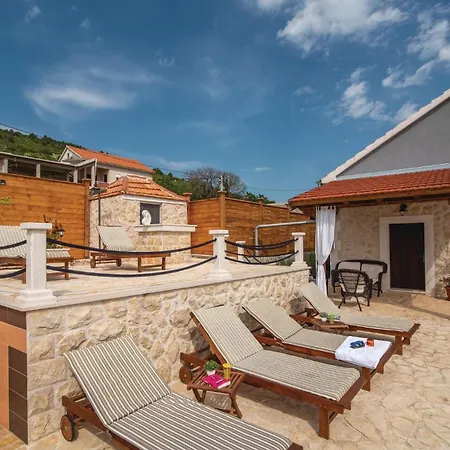 3 Bedroom In Blizina Gornja Dom wakacyjny *